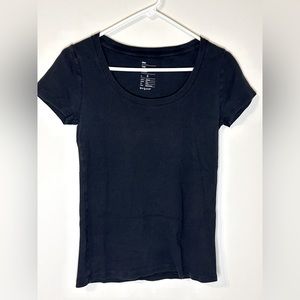 Gap Essential Black Scoop Neck T-Shirt, Size Small